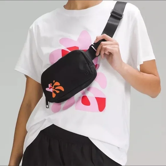 Lululemon Everywhere Belt Bag 1L Pride NWT - Picture 4 of 6